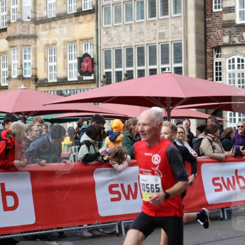 05.10.2025 - 20. swb-Marathon Bremen Yannick Fuchs http://msf.ph/oto/9241063 05.10.2025 10:40:30 Ziel 10070, 10565, 10658 meine-sportfotos.de