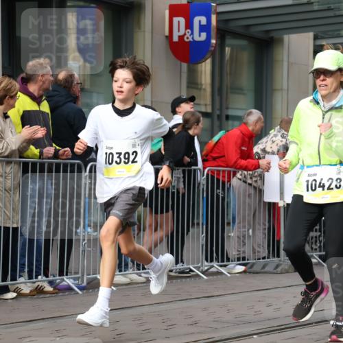 05.10.2025 - 20. swb-Marathon Bremen Strokosch-Dieckow http://msf.ph/oto/9241065 05.10.2025 10:47:56 Ziel 8787, 9223, 9293, 9298, 9404, 9641, 9665, 9704, 9706, 9810, 9958, 10109, 10131, 10211, 10392, 10428, 10685, 10723, 10818, 10931, 10953, 11119, 11292, 11299, 11561, 11637, 8787, 9223, 9293, 9298, 9404, 9641, 9665, 9704, 9706, 9810, 9958, 10109, 10131, 10211, 10392, 10428, 10685, 10723, 10818, 10931, 10953, 11119, 11292, 11299, 11561, 11637 meine-sportfotos.de