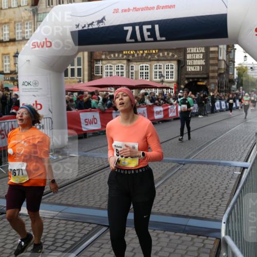 05.10.2025 - 20. swb-Marathon Bremen Yannick Fuchs http://msf.ph/oto/9241073 05.10.2025 11:08:30 Ziel 9186, 9353, 9401, 9519, 10132, 11097, 11671 meine-sportfotos.de