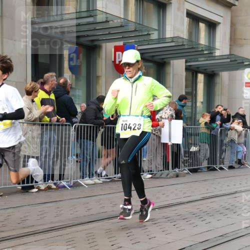 05.10.2025 - 20. swb-Marathon Bremen Strokosch-Dieckow http://msf.ph/oto/9241074 05.10.2025 10:47:56 Ziel 8787, 9223, 9293, 9298, 9404, 9641, 9665, 9704, 9706, 9810, 9958, 10109, 10131, 10211, 10392, 10428, 10685, 10723, 10818, 10931, 10953, 11119, 11292, 11299, 11561, 11637, 8787, 9223, 9293, 9298, 9404, 9641, 9665, 9704, 9706, 9810, 9958, 10109, 10131, 10211, 10392, 10428, 10685, 10723, 10818, 10931, 10953, 11119, 11292, 11299, 11561, 11637 meine-sportfotos.de
