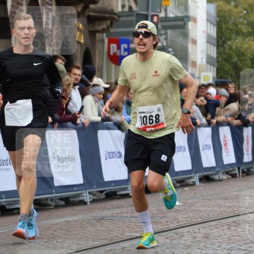 05.10.2025 - 20. swb-Marathon Bremen Strokosch-Dieckow http://msf.ph/oto/9241075 05.10.2025 12:43:13 Ziel 153, 1068, 1459 meine-sportfotos.de