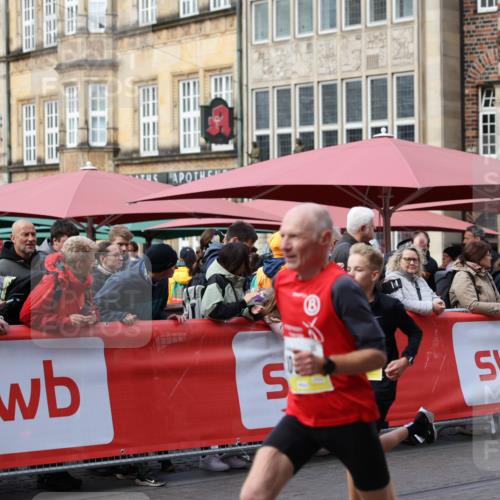 05.10.2025 - 20. swb-Marathon Bremen Yannick Fuchs http://msf.ph/oto/9241077 05.10.2025 10:40:31 Ziel 10070, 10565, 10658 meine-sportfotos.de