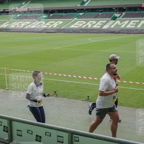 05.10.2025 - 20. swb-Marathon Bremen Michael Burmester http://msf.ph/oto/9241078 05.10.2025 10:34:55 Laufen im Stadion 7101, 7147, 7215, 9183, 9188, 9201, 9219, 9292, 9350, 9372, 9430, 9472, 9495, 9540, 9547, 9582, 9585, 9591, 9601, 9622, 9669, 9672, 9714, 9719, 9720, 9722, 9766, 9783, 9797, 9820, 9844, 9847, 9872, 9925, 9932, 9943, 9947, 9952, 9968, 9981, 10009, 10080, 10088, 10111, 10169, 10191, 10196, 10200, 10260, 10261, 10263, 10281, 10285, 10329, 10341, 10395, 10397, 10398, 10408, 10424, 10527, 10555, 10644, 10645, 10648, 10653, 10694, 10834, 10845, 10950, 10988 meine-sportfotos.de