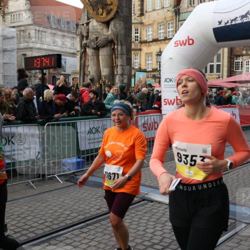05.10.2025 - 20. swb-Marathon Bremen Yannick Fuchs http://msf.ph/oto/9241096 05.10.2025 11:08:30 Ziel 9186, 9353, 9401, 9519, 10132, 11097, 11671 meine-sportfotos.de