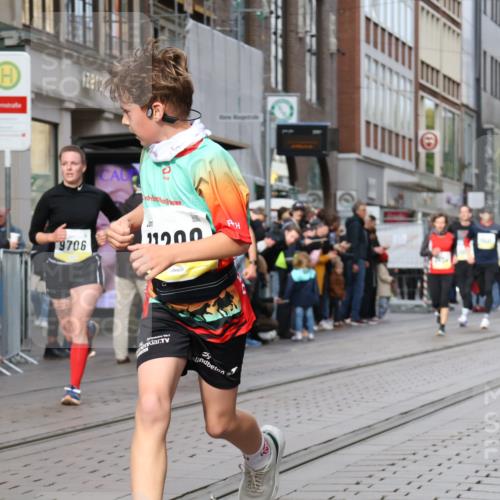 05.10.2025 - 20. swb-Marathon Bremen Strokosch-Dieckow http://msf.ph/oto/9241103 05.10.2025 10:47:58 Ziel 8787, 9223, 9293, 9298, 9404, 9641, 9665, 9704, 9706, 9810, 9958, 10109, 10131, 10177, 10211, 10392, 10428, 10685, 10723, 10818, 10931, 10953, 11005, 11119, 11292, 11299, 11357, 11505, 11561, 11637, 8787, 9223, 9293, 9298, 9404, 9641, 9665, 9704, 9706, 9810, 9958, 10109, 10131, 10177, 10211, 10392, 10428, 10685, 10723, 10818, 10931, 10953, 11005, 11119, 11292, 11299, 11357, 11505, 11561, 11637 meine-sportfotos.de