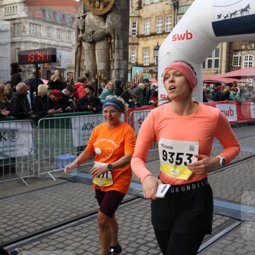 05.10.2025 - 20. swb-Marathon Bremen Yannick Fuchs http://msf.ph/oto/9241107 05.10.2025 11:08:30 Ziel 9186, 9353, 9401, 9519, 10132, 11097, 11671 meine-sportfotos.de