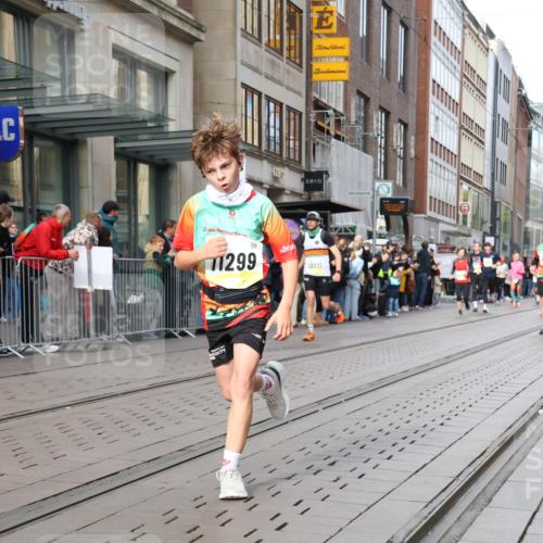 05.10.2025 - 20. swb-Marathon Bremen Strokosch-Dieckow http://msf.ph/oto/9241116 05.10.2025 10:47:58 Ziel 8787, 9223, 9293, 9298, 9404, 9641, 9665, 9704, 9706, 9810, 9958, 10109, 10131, 10177, 10211, 10392, 10428, 10685, 10723, 10818, 10931, 10953, 11005, 11119, 11292, 11299, 11357, 11505, 11561, 11637, 8787, 9223, 9293, 9298, 9404, 9641, 9665, 9704, 9706, 9810, 9958, 10109, 10131, 10177, 10211, 10392, 10428, 10685, 10723, 10818, 10931, 10953, 11005, 11119, 11292, 11299, 11357, 11505, 11561, 11637 meine-sportfotos.de