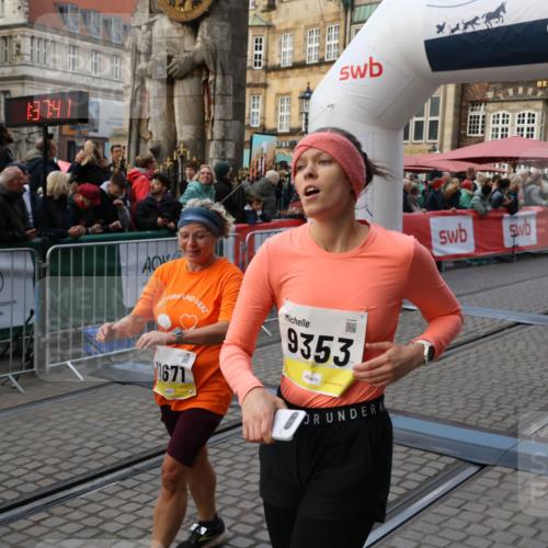 05.10.2025 - 20. swb-Marathon Bremen Yannick Fuchs http://msf.ph/oto/9241119 05.10.2025 11:08:30 Ziel 9186, 9353, 9401, 9519, 10132, 11097, 11671 meine-sportfotos.de