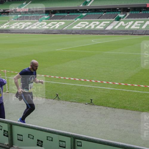 05.10.2025 - 20. swb-Marathon Bremen Michael Burmester http://msf.ph/oto/9241123 05.10.2025 10:34:57 Laufen im Stadion 7101, 7147, 7163, 7215, 9183, 9188, 9201, 9219, 9292, 9350, 9372, 9430, 9472, 9495, 9540, 9547, 9582, 9585, 9601, 9622, 9669, 9672, 9719, 9720, 9722, 9766, 9783, 9797, 9820, 9844, 9847, 9872, 9925, 9932, 9943, 9947, 9952, 9968, 9981, 10009, 10080, 10088, 10105, 10111, 10169, 10179, 10191, 10196, 10200, 10260, 10261, 10263, 10281, 10285, 10329, 10341, 10395, 10397, 10398, 10424, 10527, 10555, 10644, 10645, 10648, 10653, 10694, 10834, 10845, 10950, 10988, 9472 meine-sportfotos.de
