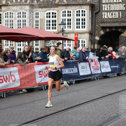 05.10.2025 - 20. swb-Marathon Bremen Yannick Fuchs http://msf.ph/oto/9241125 05.10.2025 10:40:34 Ziel 10070, 10565, 10658, 10686 meine-sportfotos.de