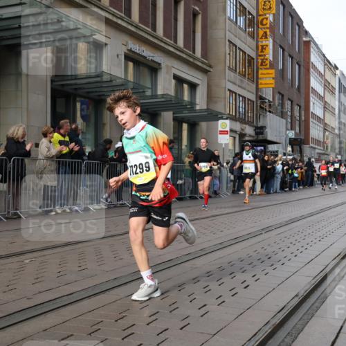 05.10.2025 - 20. swb-Marathon Bremen Strokosch-Dieckow http://msf.ph/oto/9241128 05.10.2025 10:47:58 Ziel 8787, 9223, 9293, 9298, 9404, 9641, 9665, 9704, 9706, 9810, 9958, 10109, 10131, 10177, 10211, 10392, 10428, 10685, 10723, 10818, 10931, 10953, 11005, 11119, 11292, 11299, 11357, 11505, 11561, 11637, 8787, 9223, 9293, 9298, 9404, 9641, 9665, 9704, 9706, 9810, 9958, 10109, 10131, 10177, 10211, 10392, 10428, 10685, 10723, 10818, 10931, 10953, 11005, 11119, 11292, 11299, 11357, 11505, 11561, 11637 meine-sportfotos.de