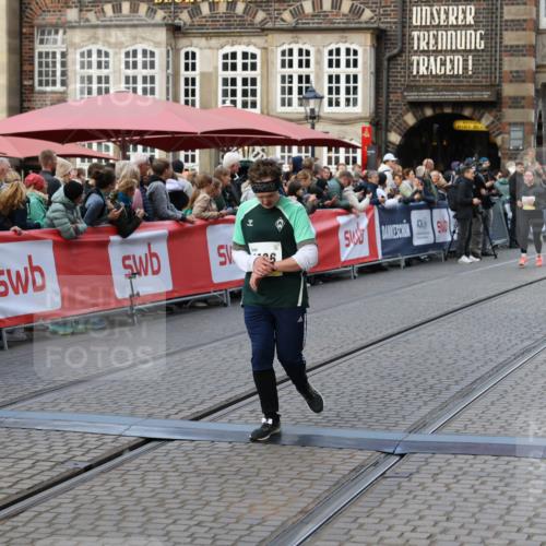 05.10.2025 - 20. swb-Marathon Bremen Yannick Fuchs http://msf.ph/oto/9241132 05.10.2025 11:08:31 Ziel 9186, 9353, 9401, 9552, 10132, 11097, 11671 meine-sportfotos.de