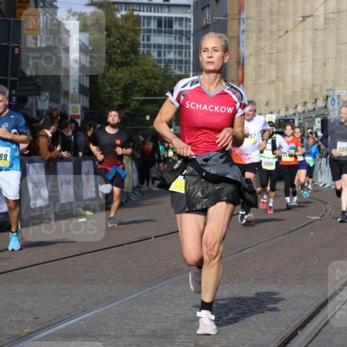 05.10.2025 - 20. swb-Marathon Bremen Strokosch-Dieckow http://msf.ph/oto/9241139 05.10.2025 10:57:12 Ziel 9231, 9292, 9314, 9450, 9489, 9577, 9844, 9947, 10169, 10293, 10545, 10657, 10917, 11015, 11138, 11202, 11434, 11596, 11686 meine-sportfotos.de