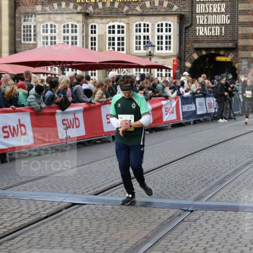 05.10.2025 - 20. swb-Marathon Bremen Yannick Fuchs http://msf.ph/oto/9241143 05.10.2025 11:08:31 Ziel 9186, 9353, 9401, 9552, 10132, 11097, 11671 meine-sportfotos.de