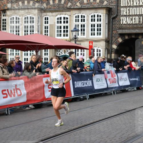 05.10.2025 - 20. swb-Marathon Bremen Yannick Fuchs http://msf.ph/oto/9241145 05.10.2025 10:40:34 Ziel 10070, 10565, 10658, 10686 meine-sportfotos.de