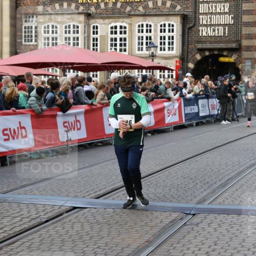 05.10.2025 - 20. swb-Marathon Bremen Yannick Fuchs http://msf.ph/oto/9241158 05.10.2025 11:08:31 Ziel 9186, 9353, 9401, 9552, 10132, 11097, 11671 meine-sportfotos.de