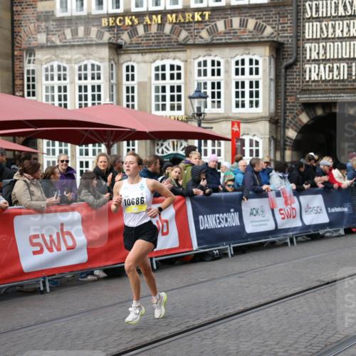 05.10.2025 - 20. swb-Marathon Bremen Yannick Fuchs http://msf.ph/oto/9241164 05.10.2025 10:40:34 Ziel 10070, 10565, 10658, 10686 meine-sportfotos.de