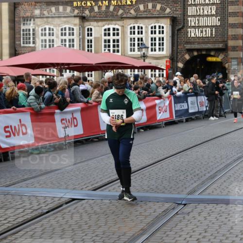 05.10.2025 - 20. swb-Marathon Bremen Yannick Fuchs http://msf.ph/oto/9241170 05.10.2025 11:08:31 Ziel 9186, 9353, 9401, 9552, 10132, 11097, 11671 meine-sportfotos.de