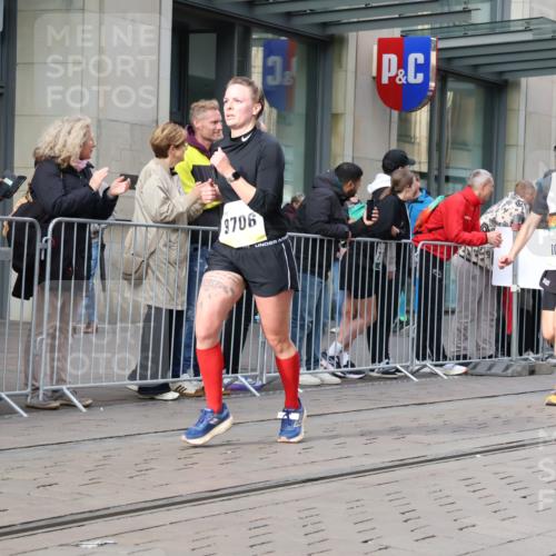 05.10.2025 - 20. swb-Marathon Bremen Strokosch-Dieckow http://msf.ph/oto/9241180 05.10.2025 10:48:00 Ziel 8787, 9223, 9293, 9298, 9404, 9437, 9478, 9641, 9665, 9704, 9706, 9810, 9958, 10109, 10131, 10177, 10211, 10428, 10685, 10723, 10931, 10953, 11005, 11119, 11292, 11299, 11357, 11505, 11561, 11637, 8787, 9223, 9293, 9298, 9404, 9437, 9478, 9641, 9665, 9704, 9706, 9810, 9958, 10109, 10131, 10177, 10211, 10428, 10685, 10723, 10931, 10953, 11005, 11119, 11292, 11299, 11357, 11505, 11561, 11637 meine-sportfotos.de