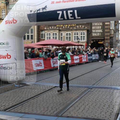 05.10.2025 - 20. swb-Marathon Bremen Yannick Fuchs http://msf.ph/oto/9241195 05.10.2025 11:08:32 Ziel 9186, 9353, 9401, 9552, 10132, 11097, 11671 meine-sportfotos.de