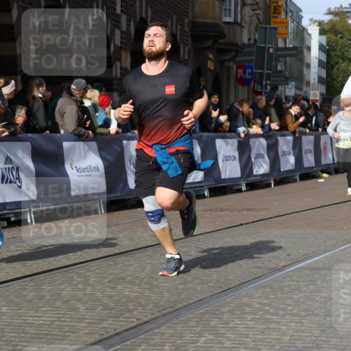 05.10.2025 - 20. swb-Marathon Bremen Strokosch-Dieckow http://msf.ph/oto/9241209 05.10.2025 10:57:16 Ziel 7101, 9260, 9292, 9450, 9489, 9550, 9844, 9947, 10169, 10281, 10293, 10367, 10657, 11015, 11596 meine-sportfotos.de