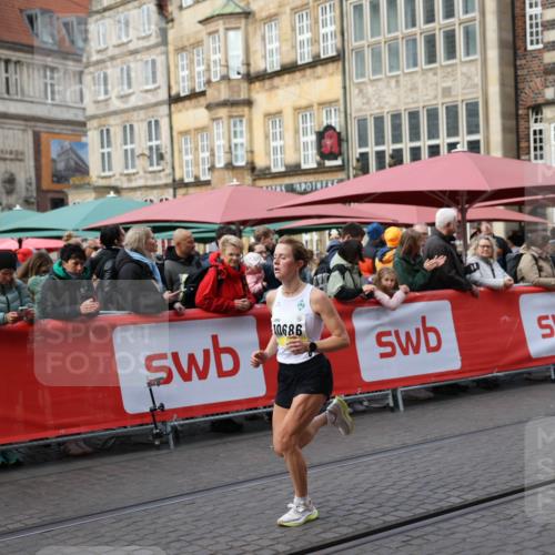 05.10.2025 - 20. swb-Marathon Bremen Yannick Fuchs http://msf.ph/oto/9241214 05.10.2025 10:40:35 Ziel 10070, 10565, 10658, 10686 meine-sportfotos.de