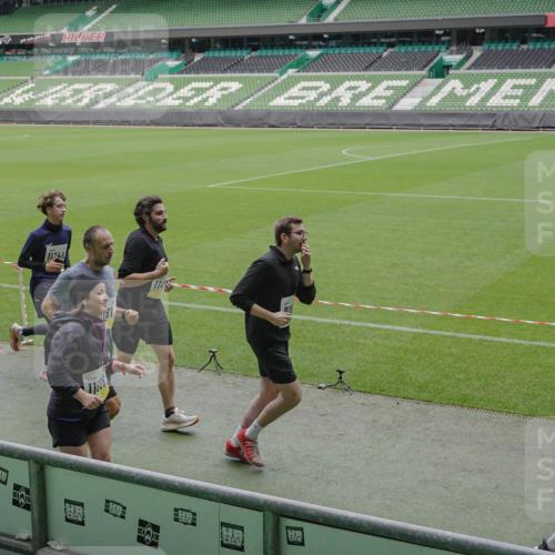 05.10.2025 - 20. swb-Marathon Bremen Michael Burmester http://msf.ph/oto/9241215 05.10.2025 10:34:59 Laufen im Stadion 7147, 7163, 7215, 9183, 9188, 9201, 9219, 9292, 9350, 9372, 9430, 9495, 9540, 9547, 9582, 9585, 9601, 9622, 9669, 9672, 9719, 9720, 9722, 9766, 9783, 9797, 9844, 9847, 9872, 9925, 9932, 9943, 9947, 9952, 9968, 9981, 10009, 10049, 10080, 10088, 10105, 10111, 10169, 10179, 10191, 10200, 10260, 10261, 10263, 10281, 10285, 10329, 10341, 10377, 10395, 10397, 10424, 10527, 10555, 10644, 10645, 10648, 10653, 10694, 10834, 10845, 10950, 10988, 7101, 9472, 9820 meine-sportfotos.de