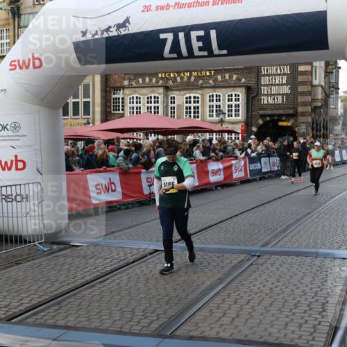 05.10.2025 - 20. swb-Marathon Bremen Yannick Fuchs http://msf.ph/oto/9241219 05.10.2025 11:08:32 Ziel 9186, 9353, 9401, 9552, 10132, 11097, 11671 meine-sportfotos.de