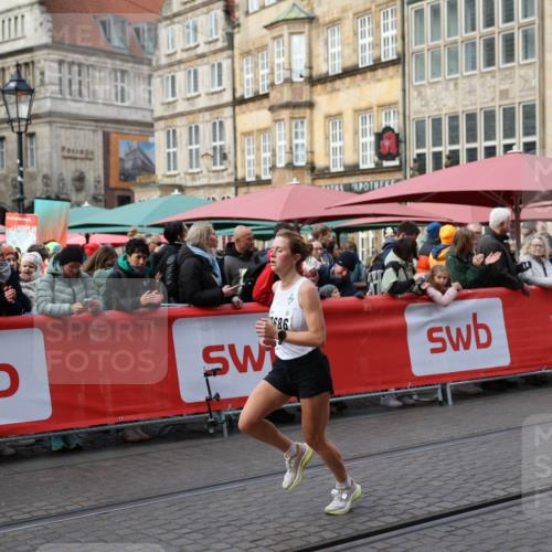 05.10.2025 - 20. swb-Marathon Bremen Yannick Fuchs http://msf.ph/oto/9241231 05.10.2025 10:40:35 Ziel 10070, 10565, 10658, 10686 meine-sportfotos.de