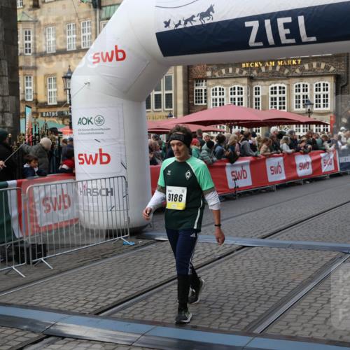 05.10.2025 - 20. swb-Marathon Bremen Yannick Fuchs http://msf.ph/oto/9241235 05.10.2025 11:08:33 Ziel 9186, 9235, 9353, 9552, 10132, 11097, 11671 meine-sportfotos.de
