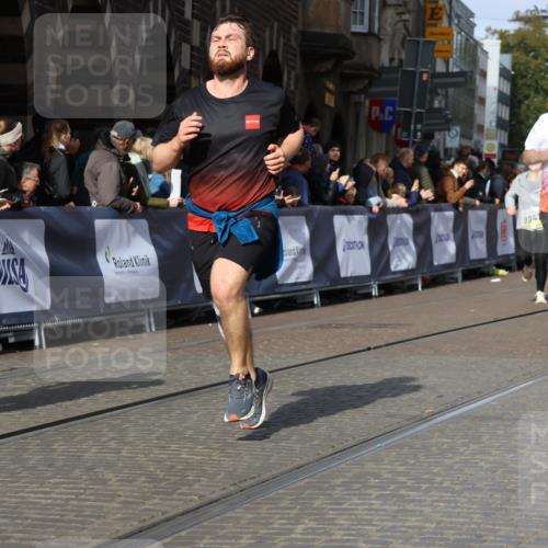 05.10.2025 - 20. swb-Marathon Bremen Strokosch-Dieckow http://msf.ph/oto/9241240 05.10.2025 10:57:16 Ziel 7101, 9260, 9292, 9450, 9489, 9550, 9844, 9947, 10169, 10281, 10293, 10367, 10657, 11015, 11596 meine-sportfotos.de