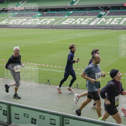 05.10.2025 - 20. swb-Marathon Bremen Michael Burmester http://msf.ph/oto/9241257 05.10.2025 10:35:00 Laufen im Stadion 7147, 7163, 7215, 9183, 9188, 9201, 9219, 9292, 9350, 9372, 9430, 9495, 9540, 9547, 9582, 9585, 9601, 9622, 9625, 9666, 9669, 9672, 9719, 9720, 9722, 9766, 9783, 9797, 9844, 9847, 9872, 9925, 9932, 9943, 9952, 9968, 9981, 10009, 10049, 10080, 10088, 10105, 10111, 10169, 10179, 10191, 10200, 10260, 10261, 10263, 10281, 10285, 10329, 10341, 10377, 10395, 10397, 10527, 10555, 10644, 10645, 10648, 10653, 10694, 10834, 10845, 10950, 10988, 7101, 9472, 9820 meine-sportfotos.de