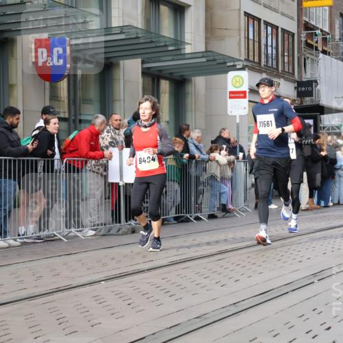 05.10.2025 - 20. swb-Marathon Bremen Strokosch-Dieckow http://msf.ph/oto/9241278 05.10.2025 10:48:04 Ziel 8787, 9223, 9293, 9298, 9385, 9404, 9406, 9437, 9478, 9641, 9665, 9704, 9706, 9810, 9958, 10109, 10131, 10177, 10211, 10685, 10931, 10953, 11005, 11119, 11292, 11357, 11505, 11561, 11637, 8787, 9223, 9293, 9298, 9385, 9404, 9406, 9437, 9478, 9641, 9665, 9704, 9706, 9810, 9958, 10109, 10131, 10177, 10211, 10685, 10931, 10953, 11005, 11119, 11292, 11357, 11505, 11561, 11637 meine-sportfotos.de