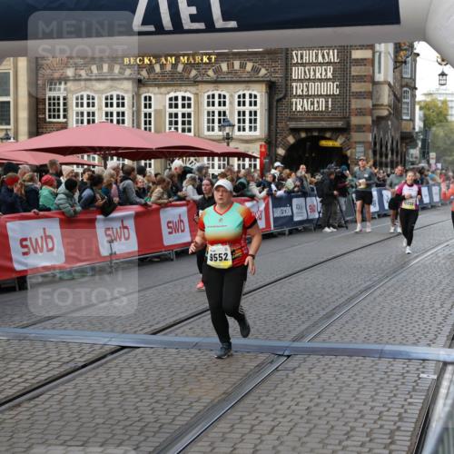 05.10.2025 - 20. swb-Marathon Bremen Yannick Fuchs http://msf.ph/oto/9241291 05.10.2025 11:08:35 Ziel 9186, 9235, 9481, 9552 meine-sportfotos.de