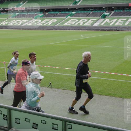 05.10.2025 - 20. swb-Marathon Bremen Michael Burmester http://msf.ph/oto/9241298 05.10.2025 10:35:01 Laufen im Stadion 7147, 7163, 7215, 9183, 9188, 9201, 9219, 9292, 9350, 9372, 9430, 9495, 9540, 9547, 9582, 9585, 9601, 9622, 9625, 9666, 9669, 9672, 9719, 9720, 9722, 9766, 9783, 9797, 9844, 9847, 9872, 9886, 9925, 9932, 9943, 9952, 9968, 9981, 10049, 10080, 10088, 10105, 10111, 10169, 10179, 10191, 10200, 10260, 10261, 10263, 10281, 10285, 10329, 10341, 10377, 10395, 10397, 10527, 10555, 10644, 10645, 10648, 10653, 10694, 10834, 10845, 10950, 10988, 7101, 9472, 9820 meine-sportfotos.de