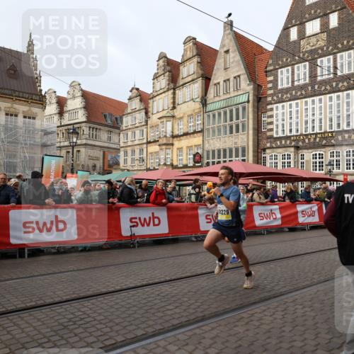 05.10.2025 - 20. swb-Marathon Bremen Yannick Fuchs http://msf.ph/oto/9241305 05.10.2025 10:40:50 Ziel 10161, 10229 meine-sportfotos.de