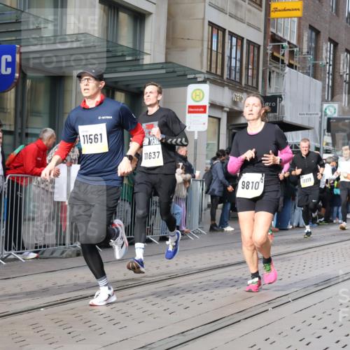 05.10.2025 - 20. swb-Marathon Bremen Strokosch-Dieckow http://msf.ph/oto/9241316 05.10.2025 10:48:05 Ziel 8787, 9223, 9293, 9298, 9385, 9404, 9406, 9437, 9478, 9641, 9665, 9704, 9706, 9810, 9958, 10109, 10131, 10177, 10211, 10685, 10931, 10953, 11005, 11096, 11119, 11292, 11357, 11505, 11561, 11637, 8787, 9223, 9293, 9298, 9385, 9404, 9406, 9437, 9478, 9641, 9665, 9704, 9706, 9810, 9958, 10109, 10131, 10177, 10211, 10685, 10931, 10953, 11005, 11096, 11119, 11292, 11357, 11505, 11561, 11637 meine-sportfotos.de