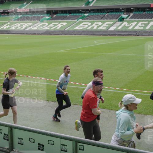 05.10.2025 - 20. swb-Marathon Bremen Michael Burmester http://msf.ph/oto/9241318 05.10.2025 10:35:02 Laufen im Stadion 7147, 7163, 7215, 9183, 9188, 9201, 9219, 9292, 9350, 9372, 9430, 9495, 9540, 9547, 9582, 9585, 9601, 9622, 9625, 9666, 9669, 9672, 9719, 9720, 9722, 9766, 9783, 9797, 9844, 9847, 9872, 9886, 9925, 9932, 9943, 9952, 9968, 9981, 10049, 10080, 10088, 10105, 10111, 10169, 10179, 10191, 10200, 10260, 10261, 10263, 10281, 10285, 10329, 10341, 10368, 10377, 10395, 10397, 10527, 10555, 10644, 10645, 10648, 10653, 10694, 10834, 10845, 10950, 10988, 7101, 9472, 9820 meine-sportfotos.de