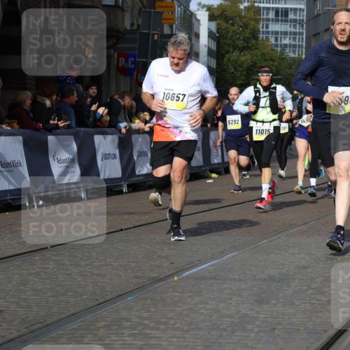 05.10.2025 - 20. swb-Marathon Bremen Strokosch-Dieckow http://msf.ph/oto/9241320 05.10.2025 10:57:17 Ziel 7101, 9260, 9292, 9450, 9489, 9550, 9844, 9947, 10169, 10281, 10293, 10367, 10645, 10657, 11015, 11596 meine-sportfotos.de