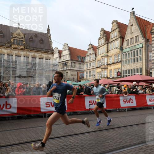 05.10.2025 - 20. swb-Marathon Bremen Yannick Fuchs http://msf.ph/oto/9241335 05.10.2025 10:40:50 Ziel 10161, 10229 meine-sportfotos.de