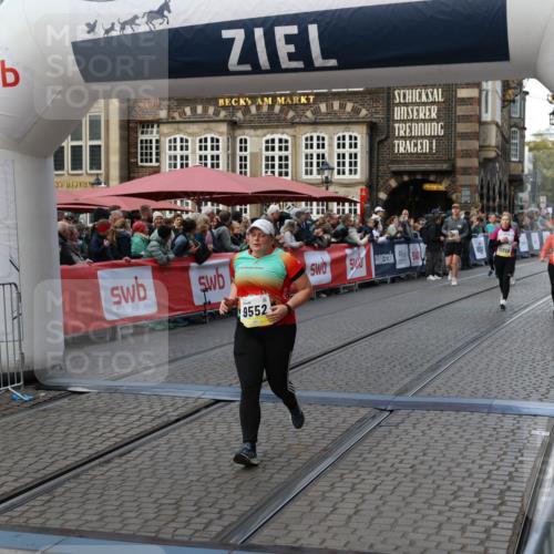 05.10.2025 - 20. swb-Marathon Bremen Yannick Fuchs http://msf.ph/oto/9241354 05.10.2025 11:08:36 Ziel 9186, 9235, 9481, 9552, 10859 meine-sportfotos.de