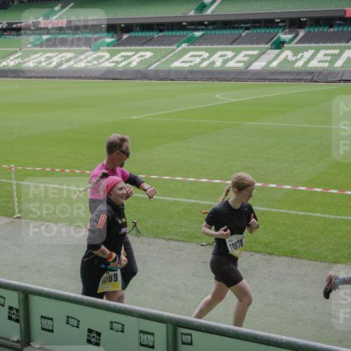 05.10.2025 - 20. swb-Marathon Bremen Michael Burmester http://msf.ph/oto/9241363 05.10.2025 10:35:03 Laufen im Stadion 7147, 7163, 7215, 9183, 9188, 9201, 9219, 9292, 9350, 9372, 9430, 9495, 9540, 9547, 9582, 9585, 9601, 9622, 9625, 9666, 9669, 9672, 9719, 9720, 9722, 9766, 9783, 9797, 9844, 9847, 9872, 9886, 9925, 9932, 9943, 9952, 9968, 9981, 10049, 10080, 10088, 10105, 10111, 10145, 10169, 10179, 10191, 10200, 10260, 10261, 10263, 10281, 10285, 10329, 10341, 10368, 10377, 10395, 10397, 10527, 10555, 10644, 10645, 10648, 10653, 10694, 10834, 10845, 10950, 10988, 7101, 9472, 9820 meine-sportfotos.de