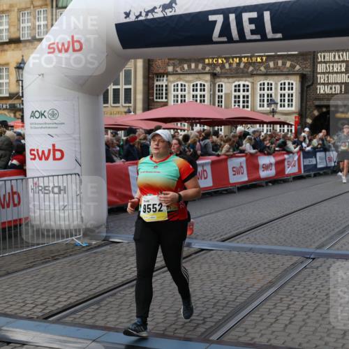 05.10.2025 - 20. swb-Marathon Bremen Yannick Fuchs http://msf.ph/oto/9241371 05.10.2025 11:08:36 Ziel 9186, 9235, 9481, 9552, 10859 meine-sportfotos.de