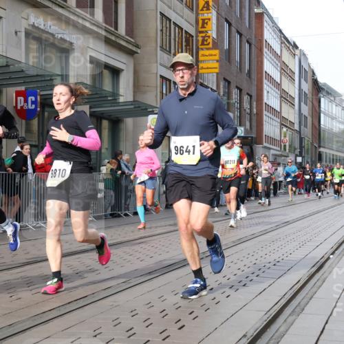 05.10.2025 - 20. swb-Marathon Bremen Strokosch-Dieckow http://msf.ph/oto/9241372 05.10.2025 10:48:06 Ziel 8787, 9223, 9293, 9298, 9385, 9404, 9406, 9437, 9478, 9641, 9665, 9704, 9706, 9810, 9958, 10109, 10131, 10177, 10211, 10303, 10685, 10931, 10953, 11005, 11096, 11119, 11292, 11357, 11505, 11561, 11637, 8787, 9223, 9293, 9298, 9385, 9404, 9406, 9437, 9478, 9641, 9665, 9704, 9706, 9810, 9958, 10109, 10131, 10177, 10211, 10303, 10685, 10931, 10953, 11005, 11096, 11119, 11292, 11357, 11505, 11561, 11637 meine-sportfotos.de