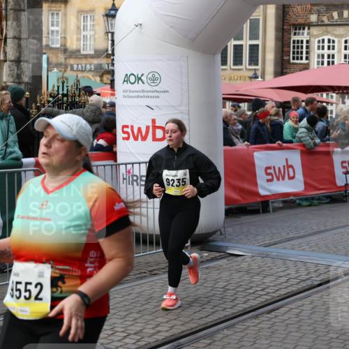 05.10.2025 - 20. swb-Marathon Bremen Yannick Fuchs http://msf.ph/oto/9241390 05.10.2025 11:08:37 Ziel 9186, 9235, 9481, 9552, 10859 meine-sportfotos.de
