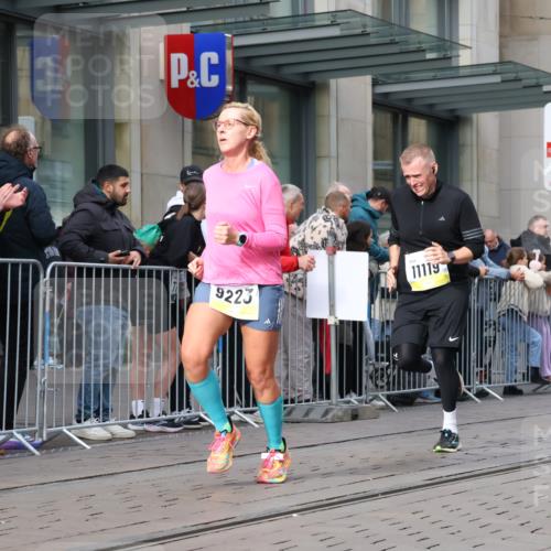 05.10.2025 - 20. swb-Marathon Bremen Strokosch-Dieckow http://msf.ph/oto/9241400 05.10.2025 10:48:07 Ziel 8787, 9223, 9293, 9298, 9385, 9404, 9406, 9437, 9478, 9641, 9665, 9704, 9706, 9810, 9958, 10109, 10131, 10177, 10211, 10303, 10685, 10931, 11005, 11096, 11119, 11292, 11357, 11505, 11561, 11637, 8787, 9223, 9293, 9298, 9385, 9404, 9406, 9437, 9478, 9641, 9665, 9704, 9706, 9810, 9958, 10109, 10131, 10177, 10211, 10303, 10685, 10931, 11005, 11096, 11119, 11292, 11357, 11505, 11561, 11637 meine-sportfotos.de
