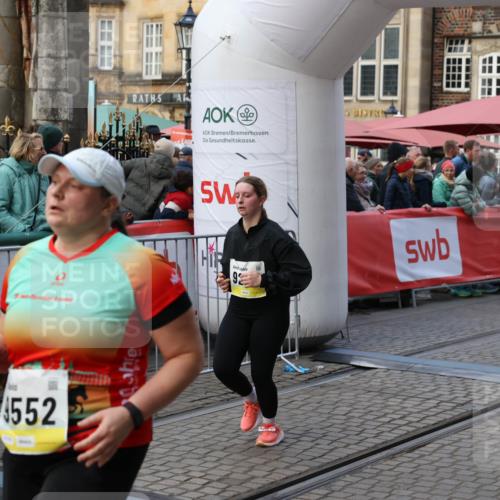 05.10.2025 - 20. swb-Marathon Bremen Yannick Fuchs http://msf.ph/oto/9241403 05.10.2025 11:08:37 Ziel 9186, 9235, 9481, 9552, 10859 meine-sportfotos.de