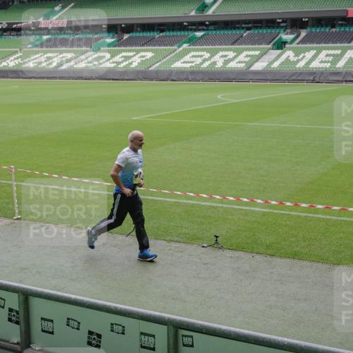 05.10.2025 - 20. swb-Marathon Bremen Michael Burmester http://msf.ph/oto/9241408 05.10.2025 10:35:04 Laufen im Stadion 7147, 7163, 7215, 9183, 9188, 9201, 9219, 9292, 9350, 9372, 9430, 9495, 9540, 9547, 9582, 9585, 9601, 9622, 9625, 9666, 9669, 9672, 9719, 9720, 9722, 9766, 9783, 9797, 9844, 9847, 9872, 9886, 9925, 9932, 9952, 9968, 9981, 10049, 10080, 10088, 10105, 10111, 10145, 10169, 10179, 10191, 10200, 10260, 10261, 10263, 10281, 10285, 10329, 10341, 10368, 10377, 10395, 10397, 10527, 10555, 10644, 10645, 10648, 10653, 10694, 10834, 10845, 10950, 10988, 7101, 7215, 9472, 9820 meine-sportfotos.de