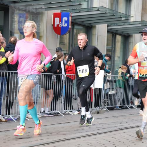 05.10.2025 - 20. swb-Marathon Bremen Strokosch-Dieckow http://msf.ph/oto/9241411 05.10.2025 10:48:08 Ziel 8787, 9223, 9293, 9298, 9385, 9404, 9406, 9437, 9478, 9641, 9665, 9704, 9706, 9810, 9958, 10109, 10131, 10177, 10211, 10303, 10685, 10931, 11005, 11096, 11119, 11292, 11357, 11505, 11561, 11637, 8787, 9223, 9293, 9298, 9385, 9404, 9406, 9437, 9478, 9641, 9665, 9704, 9706, 9810, 9958, 10109, 10131, 10177, 10211, 10303, 10685, 10931, 11005, 11096, 11119, 11292, 11357, 11505, 11561, 11637 meine-sportfotos.de