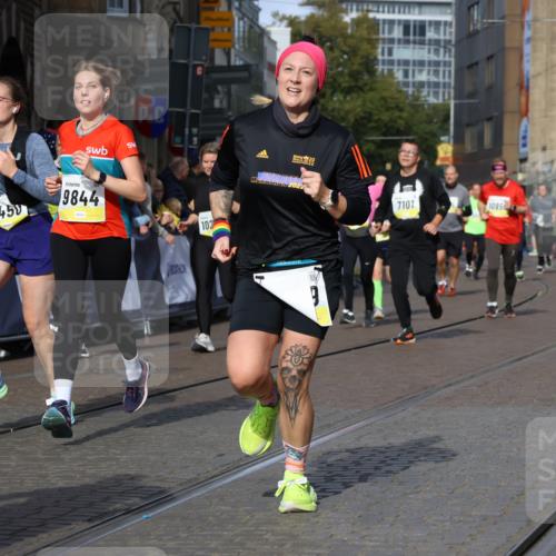05.10.2025 - 20. swb-Marathon Bremen Strokosch-Dieckow http://msf.ph/oto/9241416 05.10.2025 10:57:20 Ziel 7101, 9260, 9292, 9450, 9550, 9844, 9947, 10169, 10281, 10367, 10645, 10657, 10950, 11015, 11606 meine-sportfotos.de